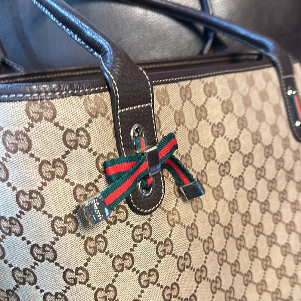 gucci tote bag in canvas with leather handle and on bottom. very good condition - Picture 3 of 10